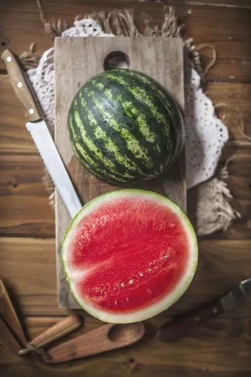 吃瓜有多少种吃法呢视频,探索瓜果的多样美味吃法